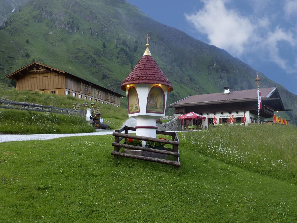 Hotel Almhof Neustift im Stubaital Bagian luar foto