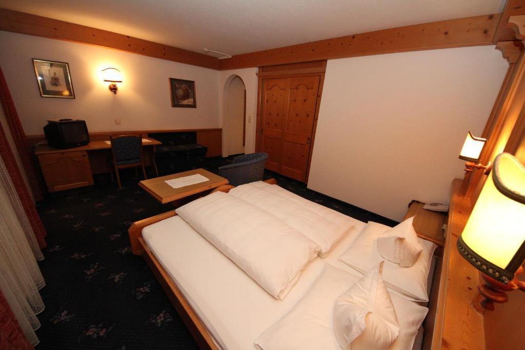 Hotel Almhof Neustift im Stubaital Ruang foto