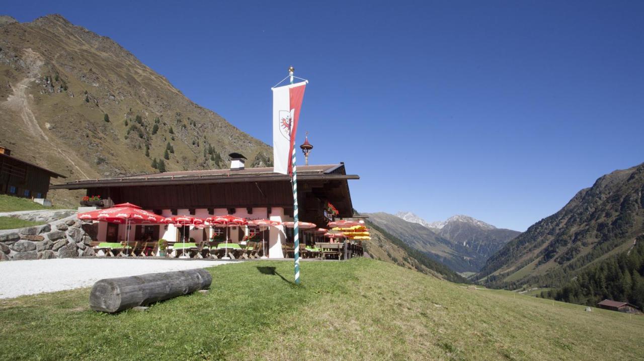 Hotel Almhof Neustift im Stubaital Bagian luar foto